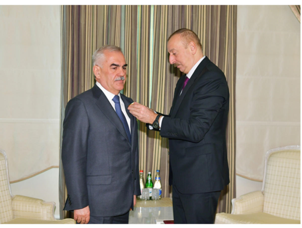 Prezident İlham Əliyev Vasif Talıbova “Şərəf” ordenini təqdim edib
